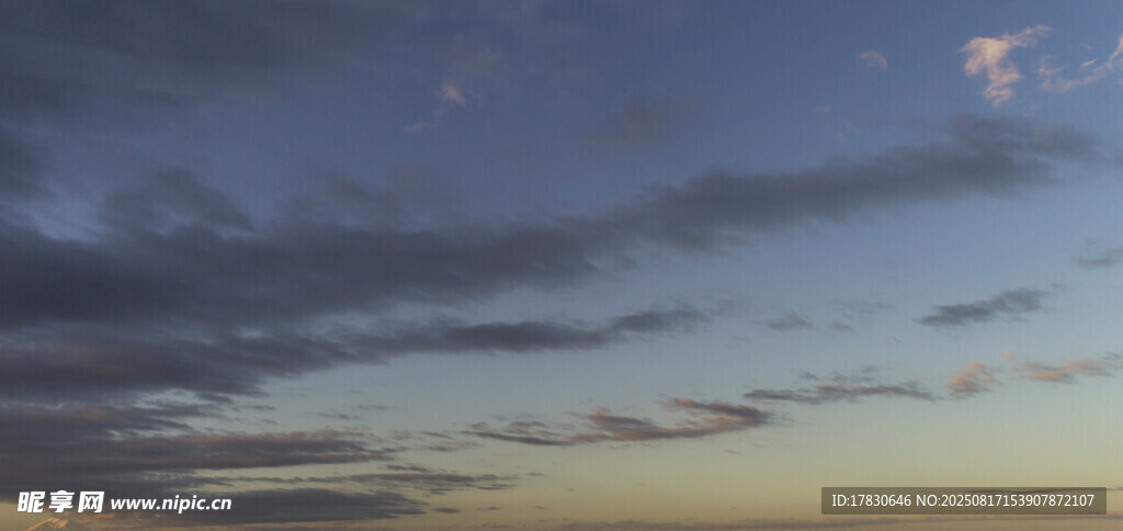 黄昏时分的天空美景