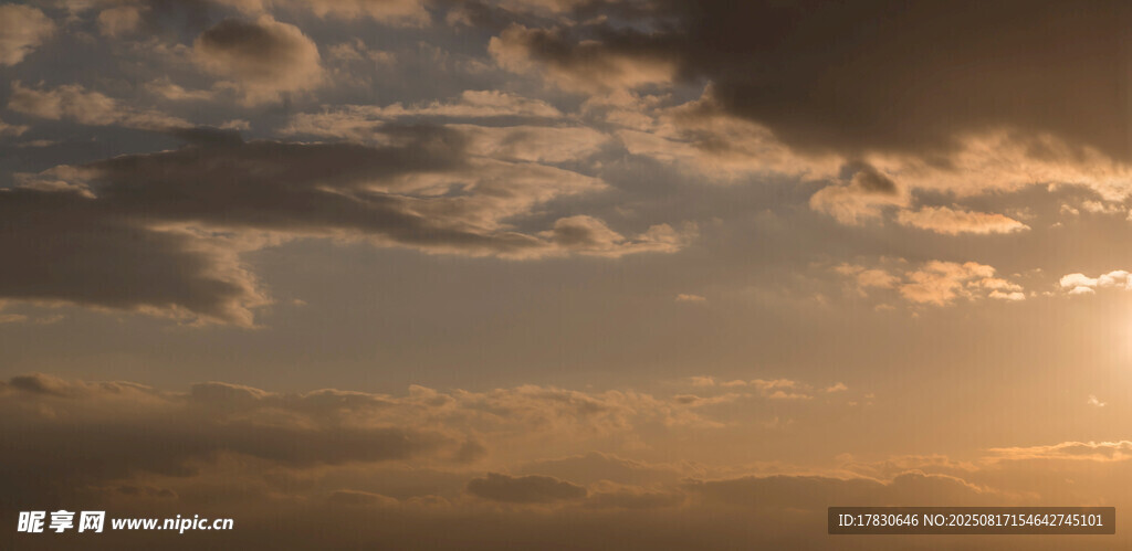 夕阳下的天空美景