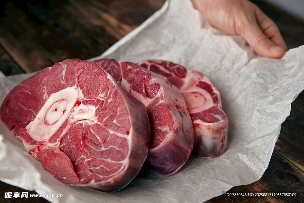 新鲜生牛肉肉块展示