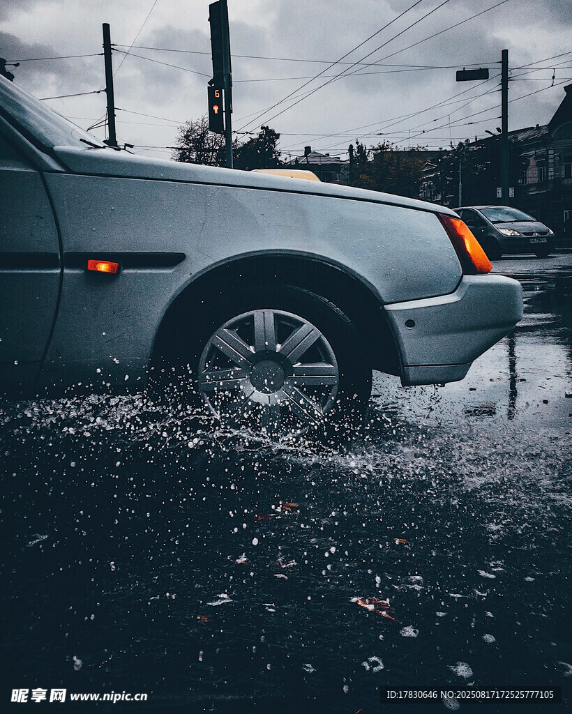 汽车涉水行驶