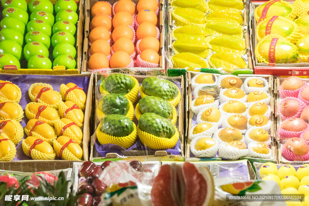 缤纷多彩的水果拼盘展示