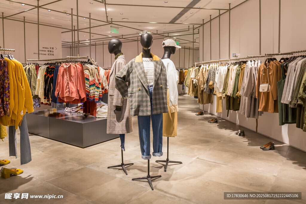 时尚服装店陈列展示