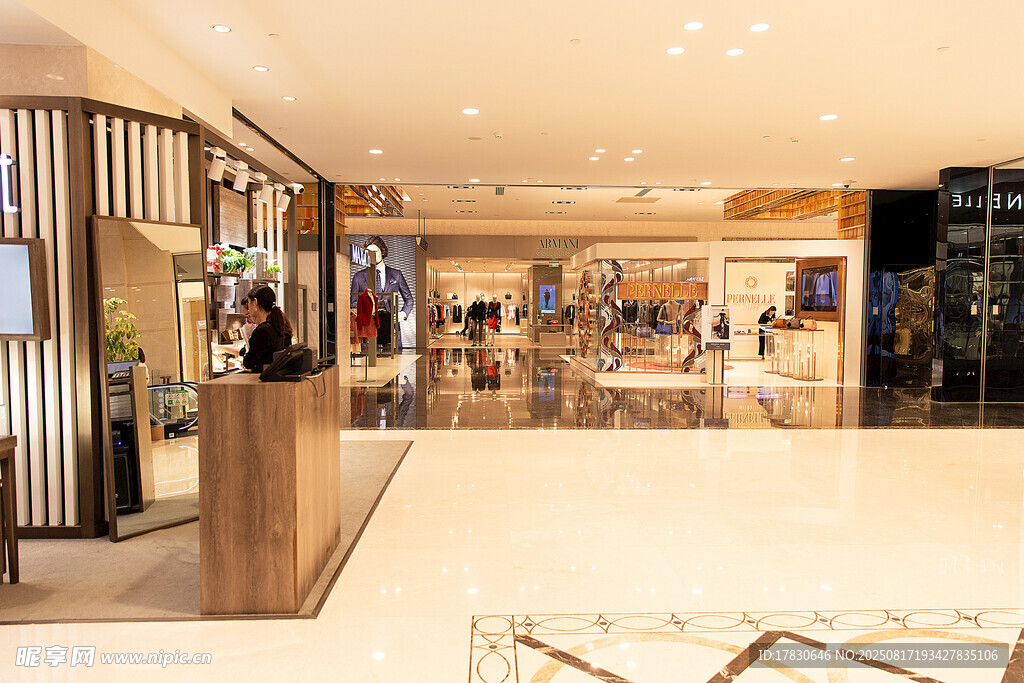 时尚服装店内部展示