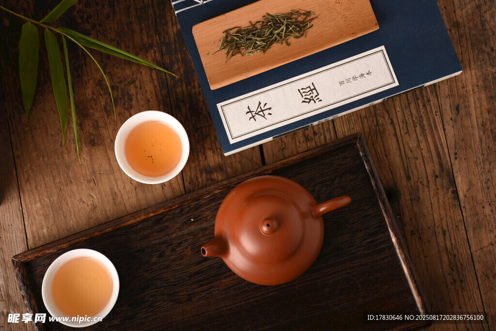 中式茶具与茶叶的雅致组合