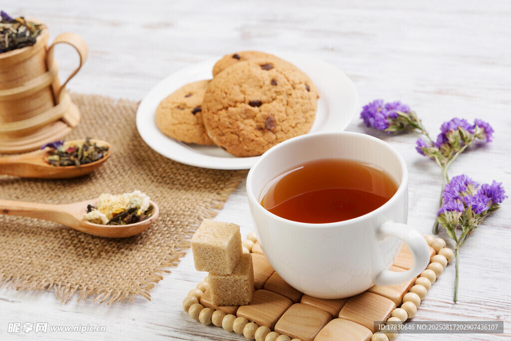 温馨茶饮与点心的惬意时光
