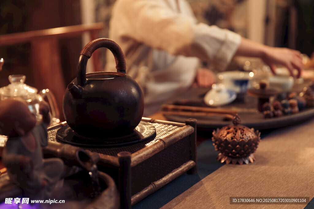 中式雅致茶具与泡茶场景