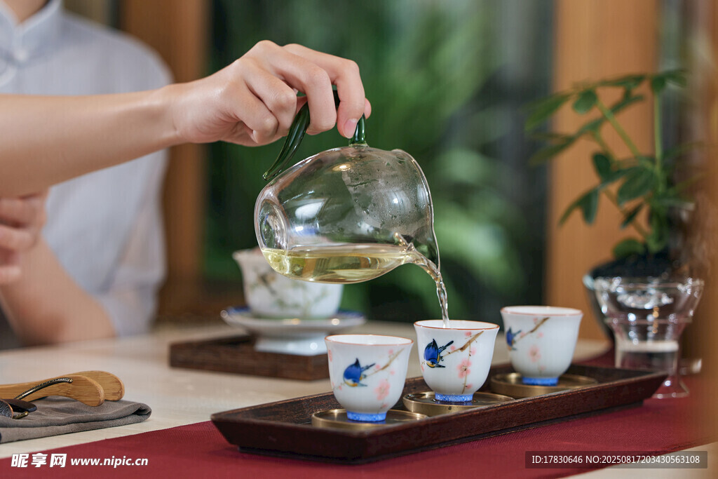 中式茶艺表演瞬间