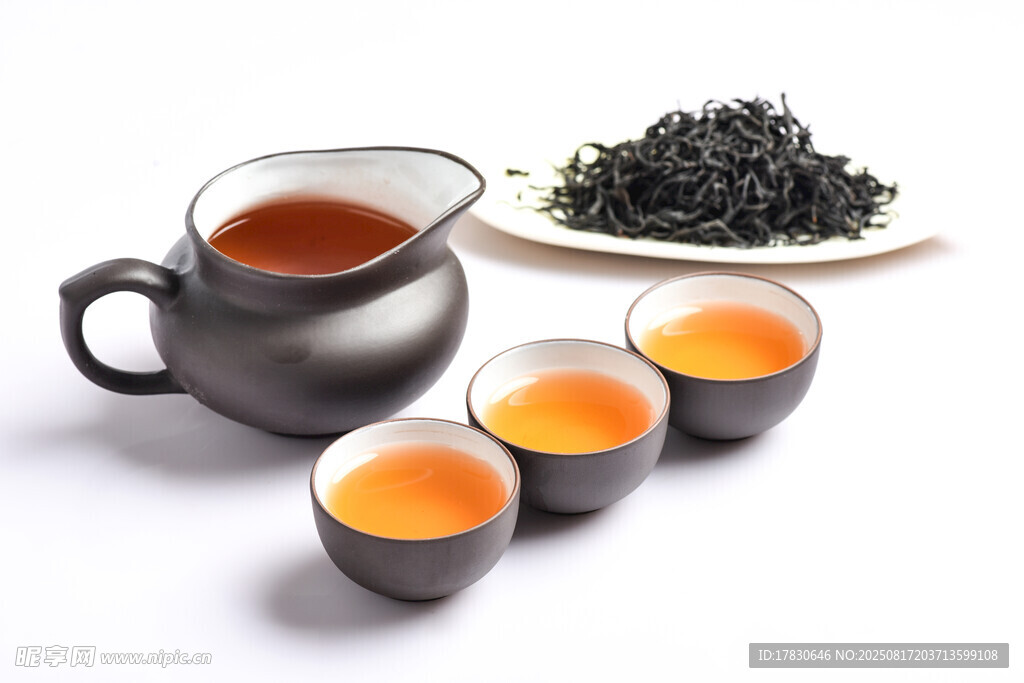 中式茶具与香茗展示