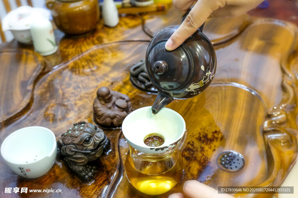 传统茶艺展示与茶具