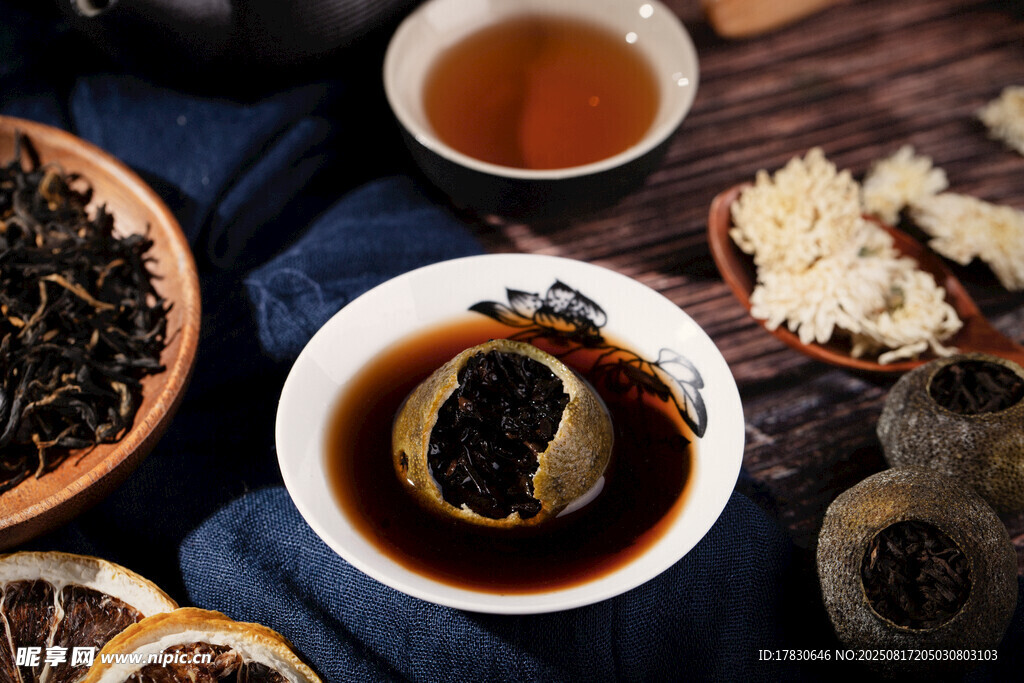 中式茶饮与茶点组合