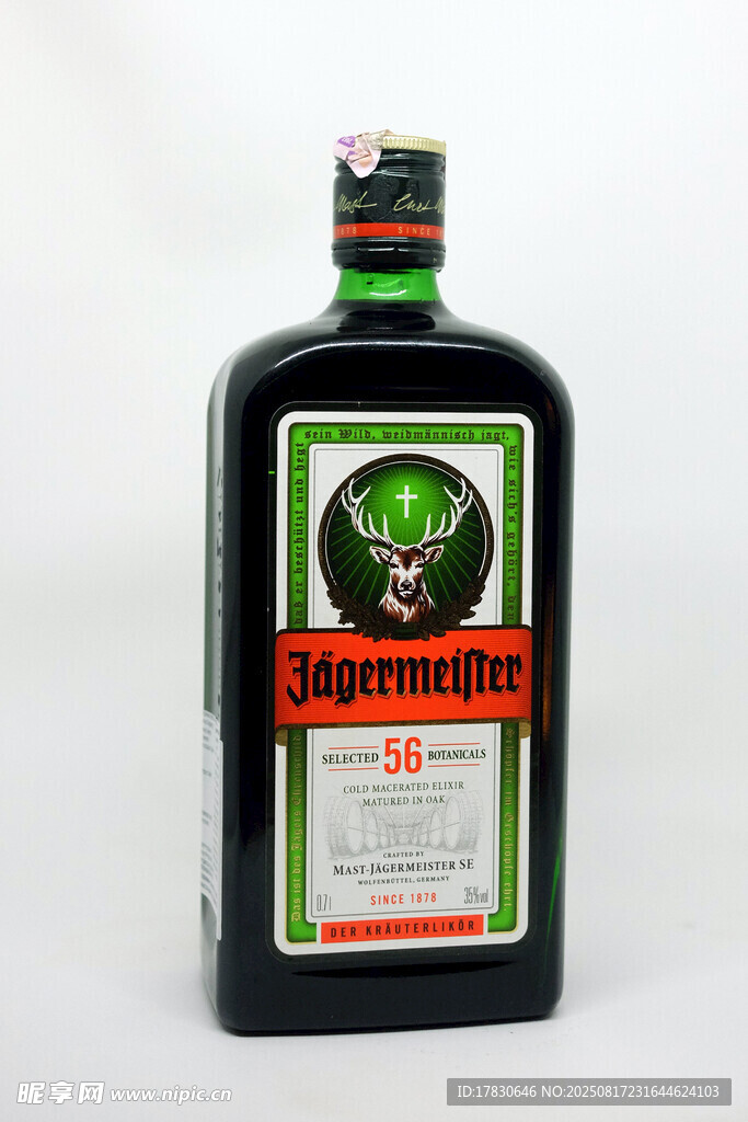 绿色标签黑瓶苦艾酒