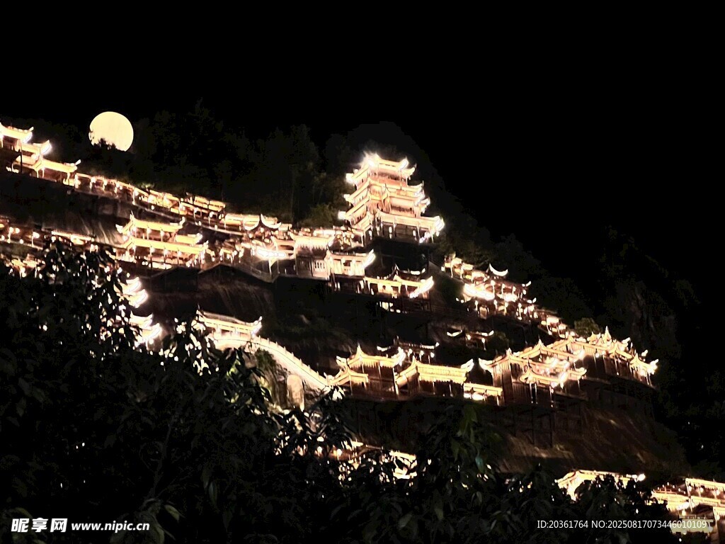 月夜下的城市灯火景观