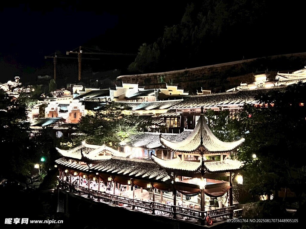 古建夜景璀璨灯火迷人