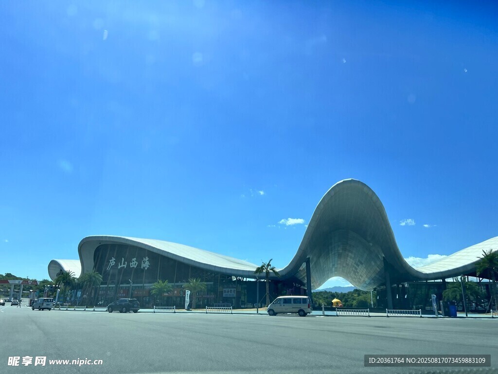 现代风格独特建筑外观