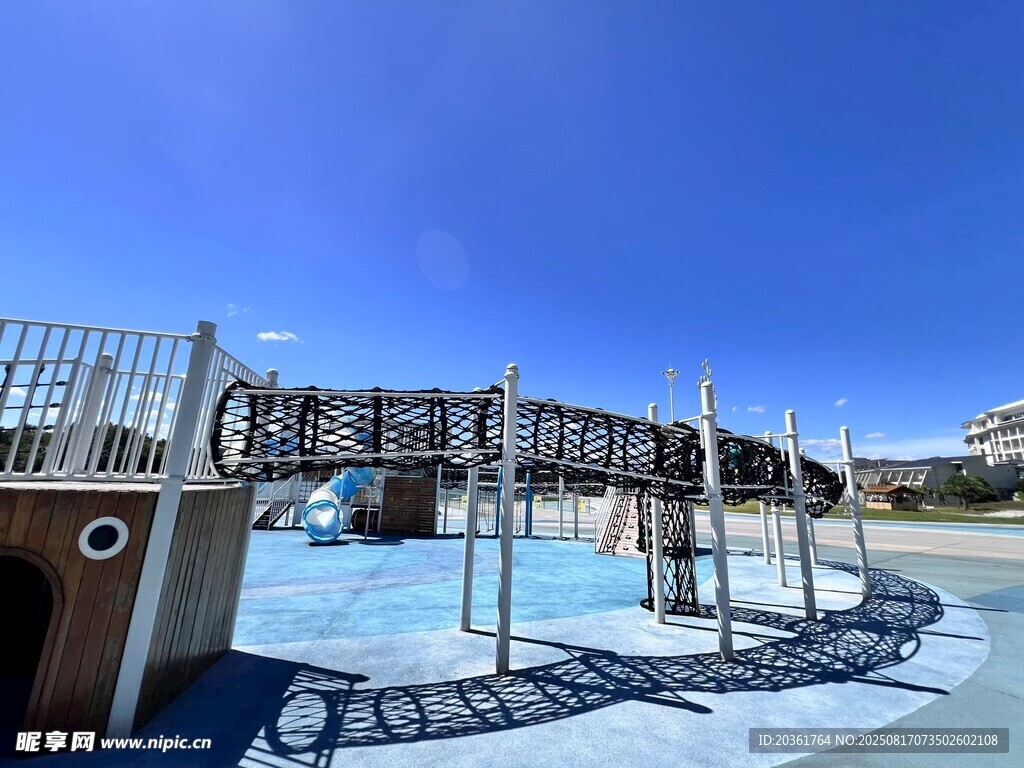海边游乐场设施景观