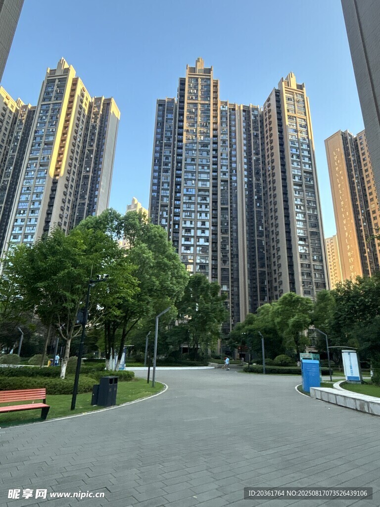 城市住宅区的宁静道路