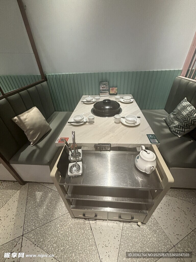 不锈钢火锅餐桌设备展示