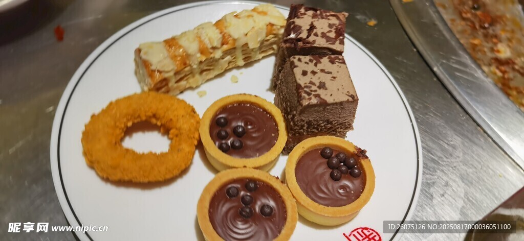多样美味甜点拼盘