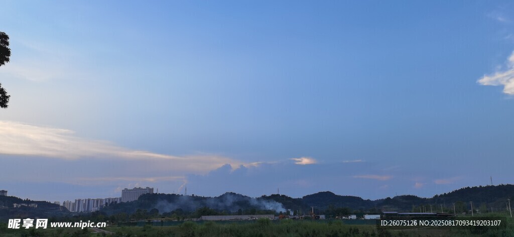 美丽山间日落景色