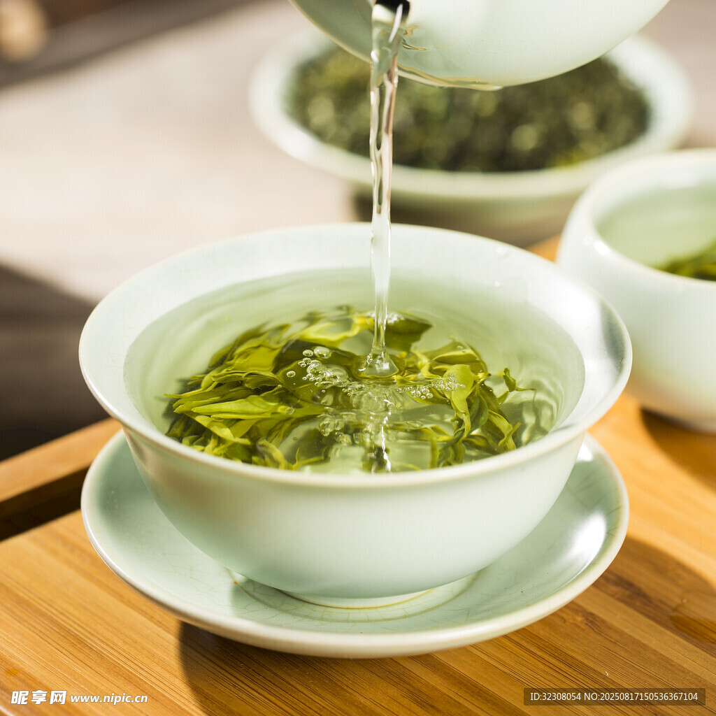 绿茶冲泡瞬间