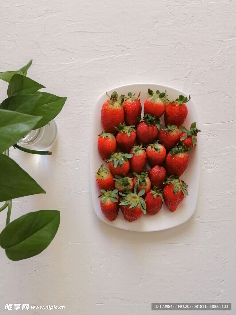盘中鲜草莓
