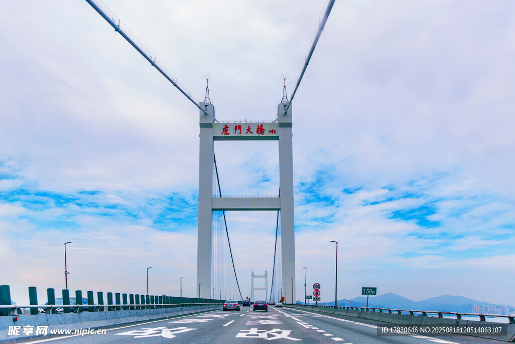 宏伟跨海大桥横跨天际
