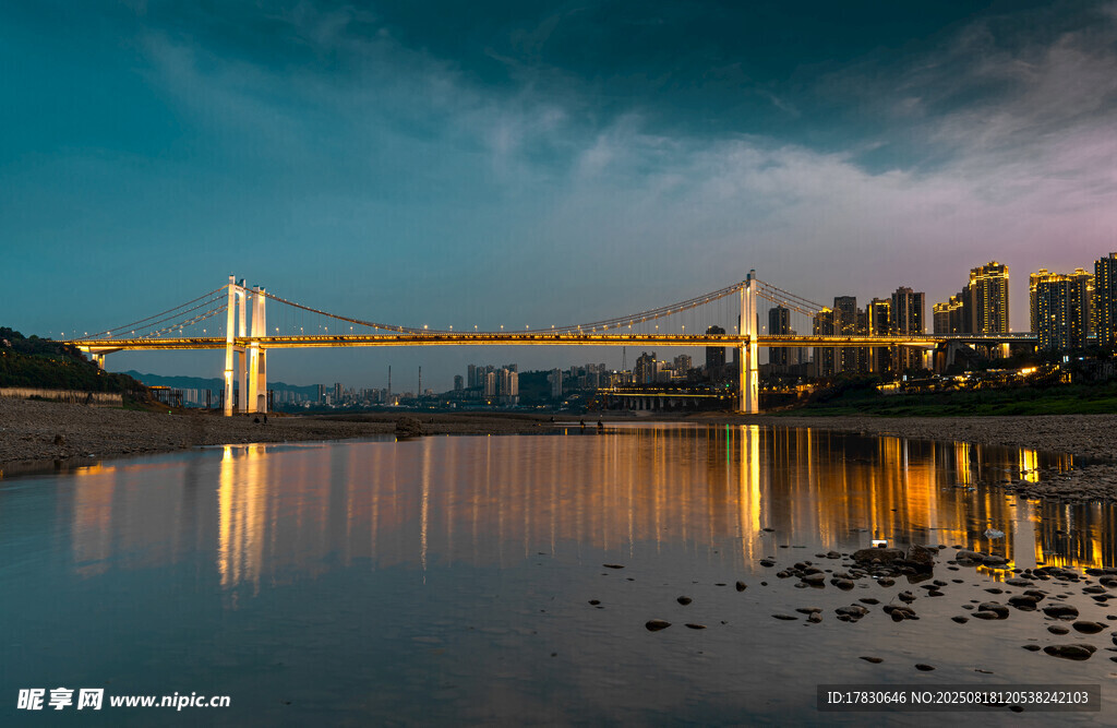 城市桥梁夜景璀璨风光