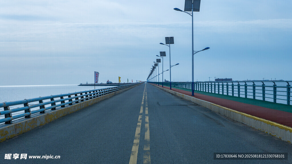 海边长桥公路风光