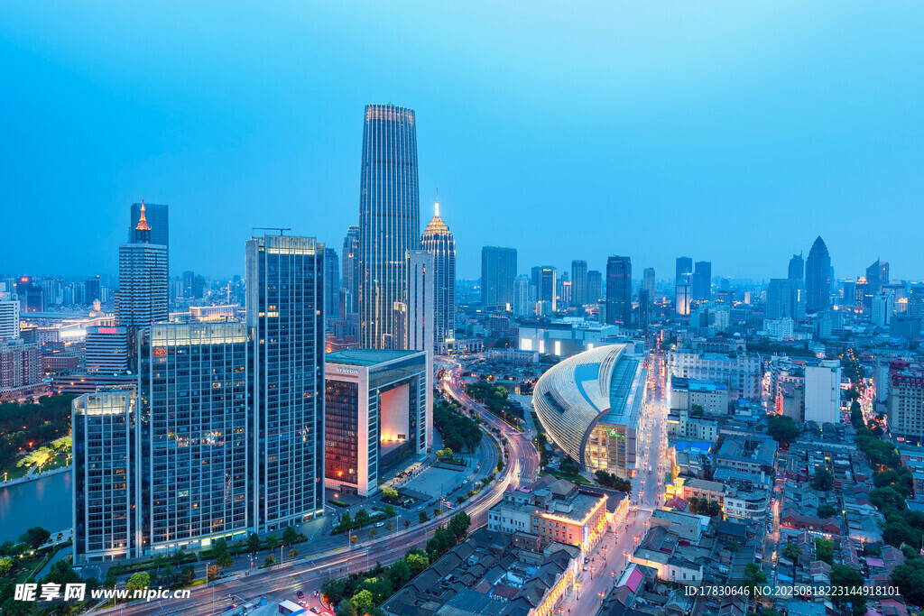 都市璀璨夜景繁华天际线