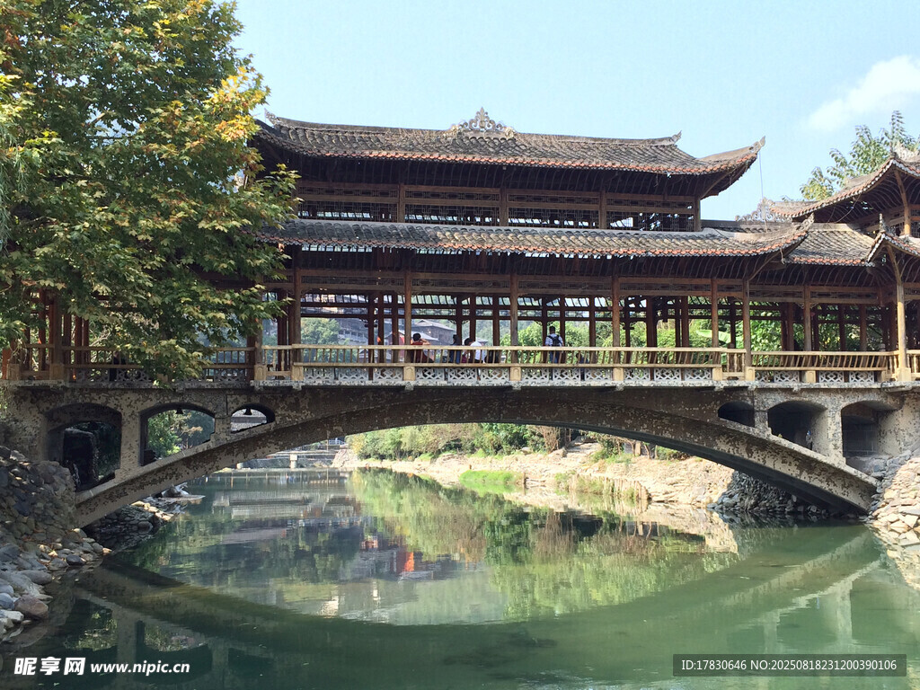 古桥流水中式建筑美景