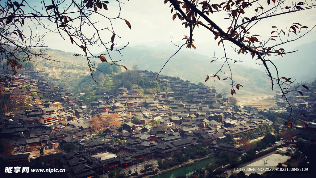 俯瞰山村景色