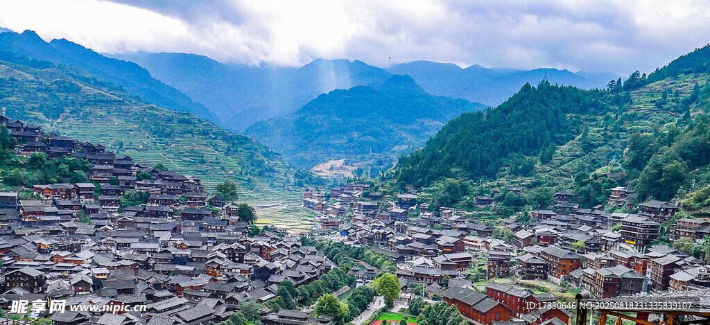 苗寨全景风光