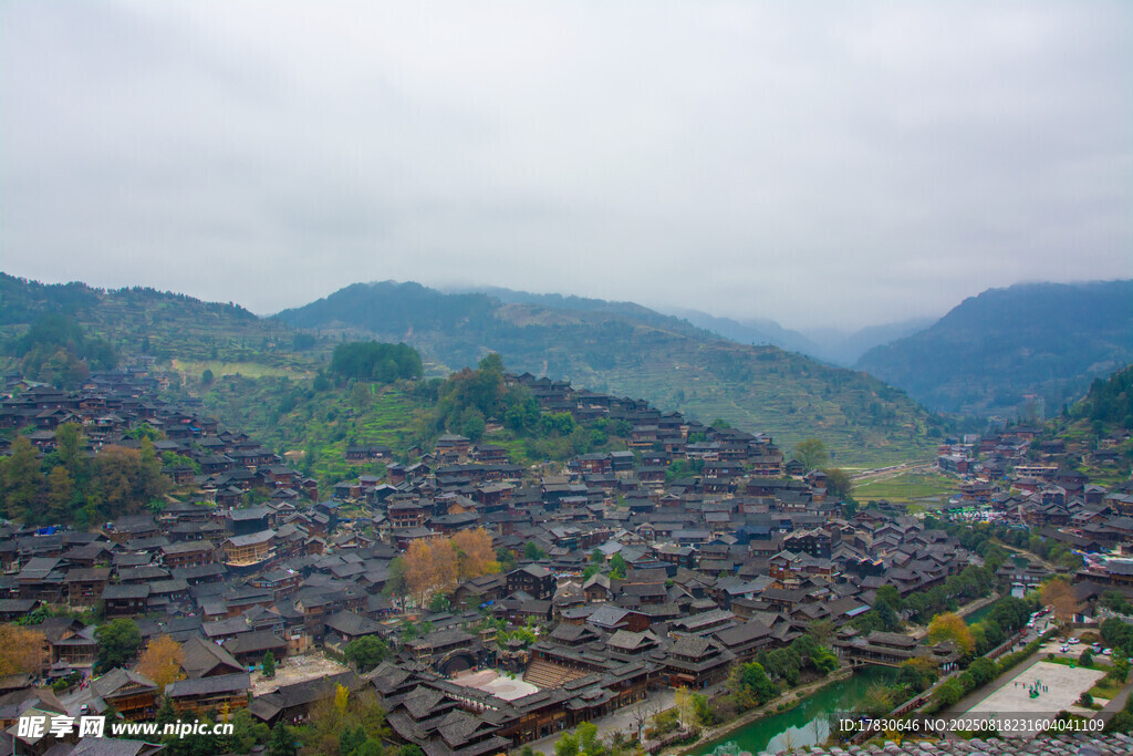 苗寨全景