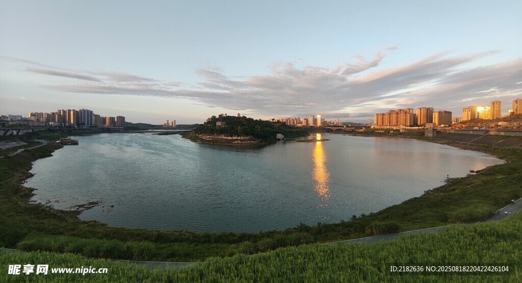湖畔黄昏美景