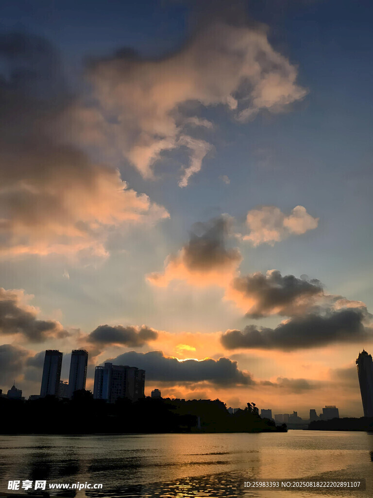 城市晚霞