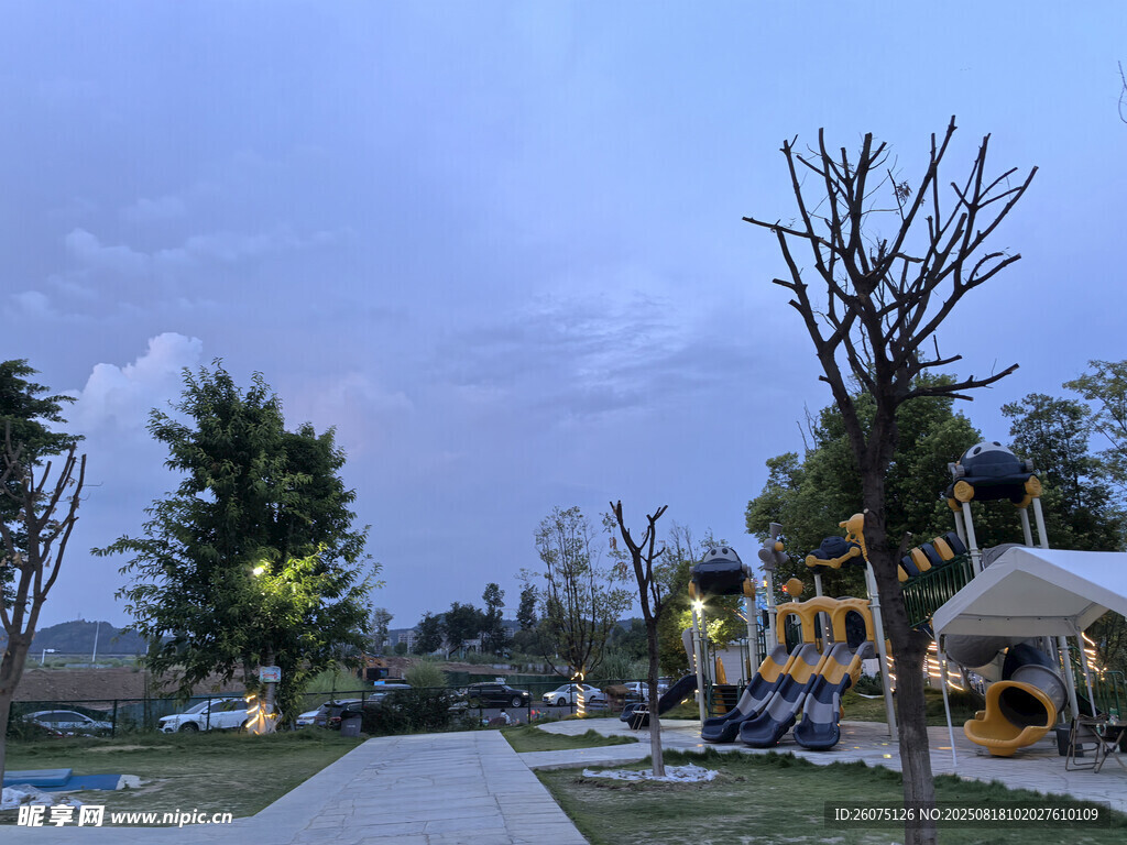 户外休闲营地夜景风光