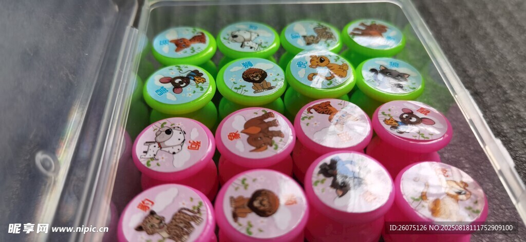 多彩卡通图案斗兽棋