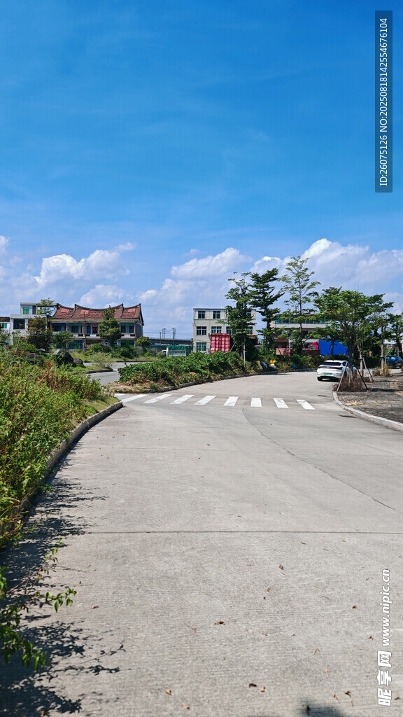乡村空旷水泥路景观