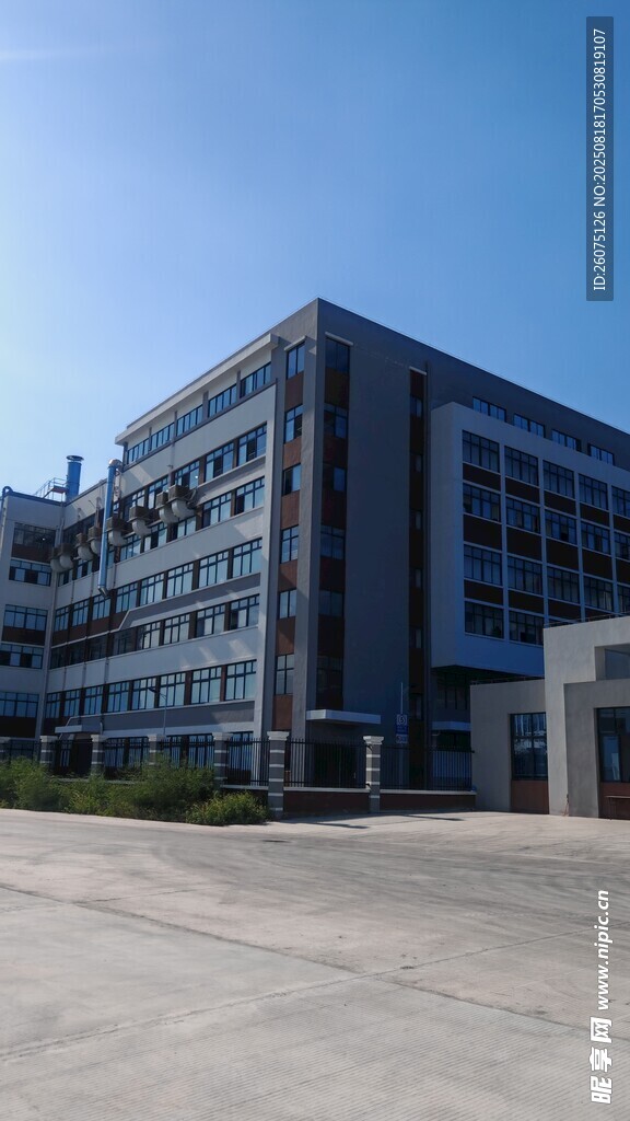 现代风格办公大楼外观