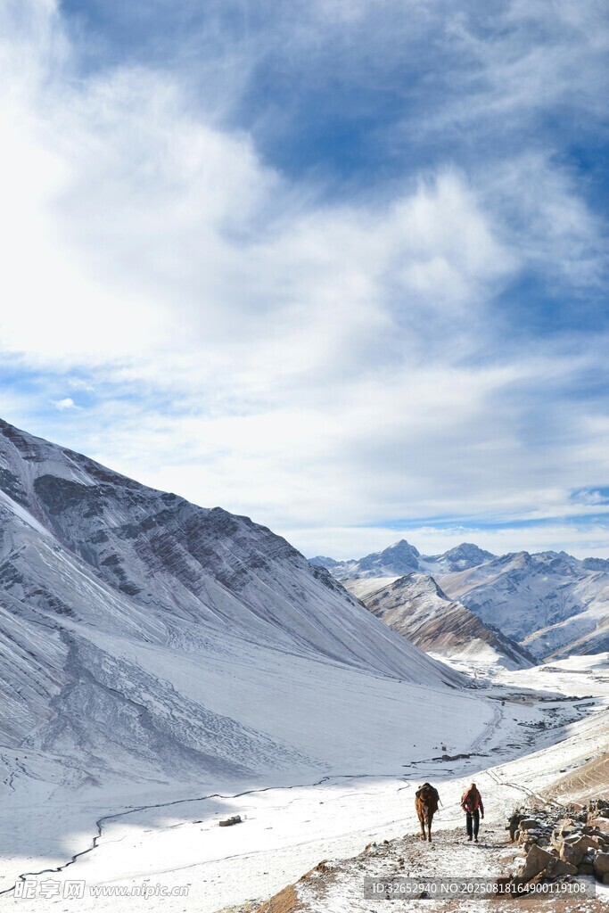 雪山徒步