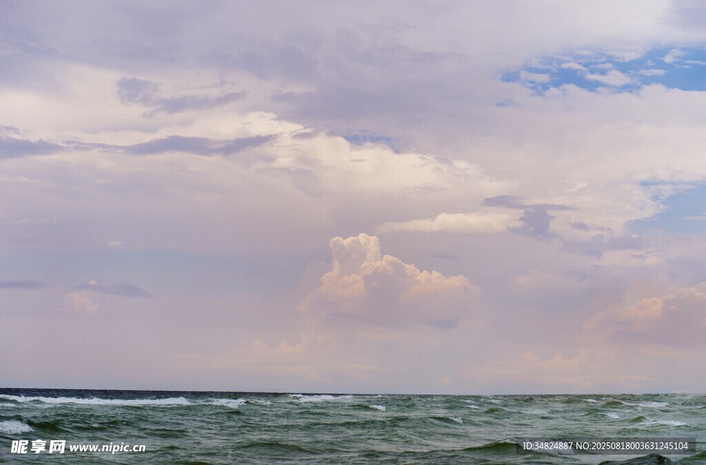 海上云景壮阔自然之美