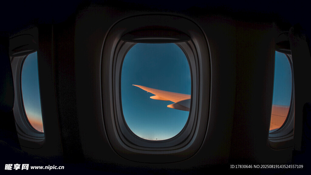 飞机窗外的空中美景