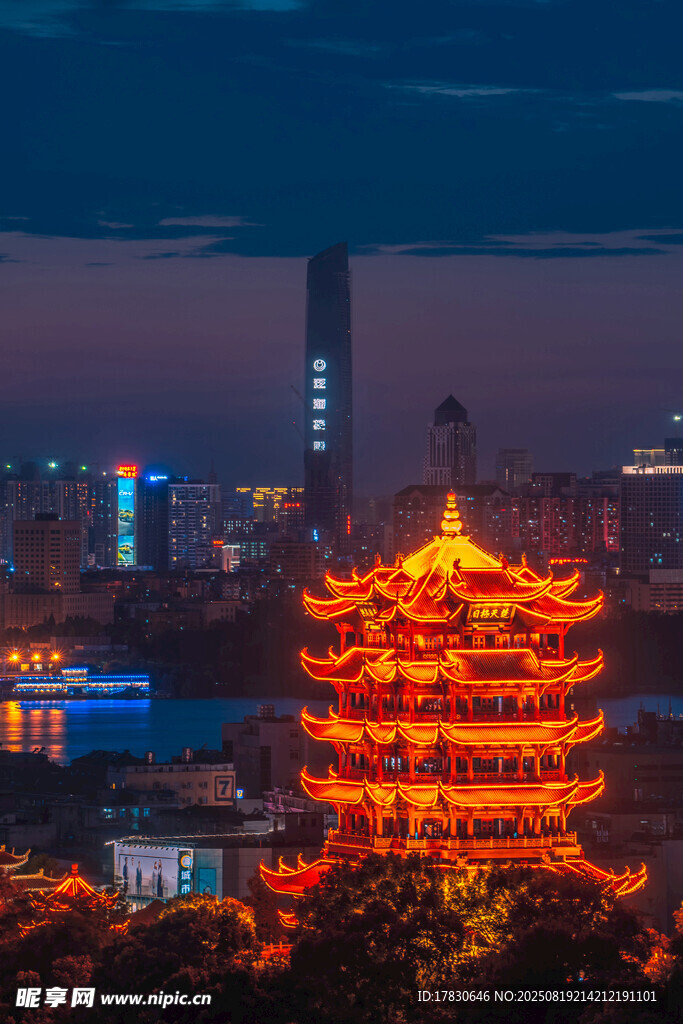 武汉城市夜景黄鹤楼武汉中心
