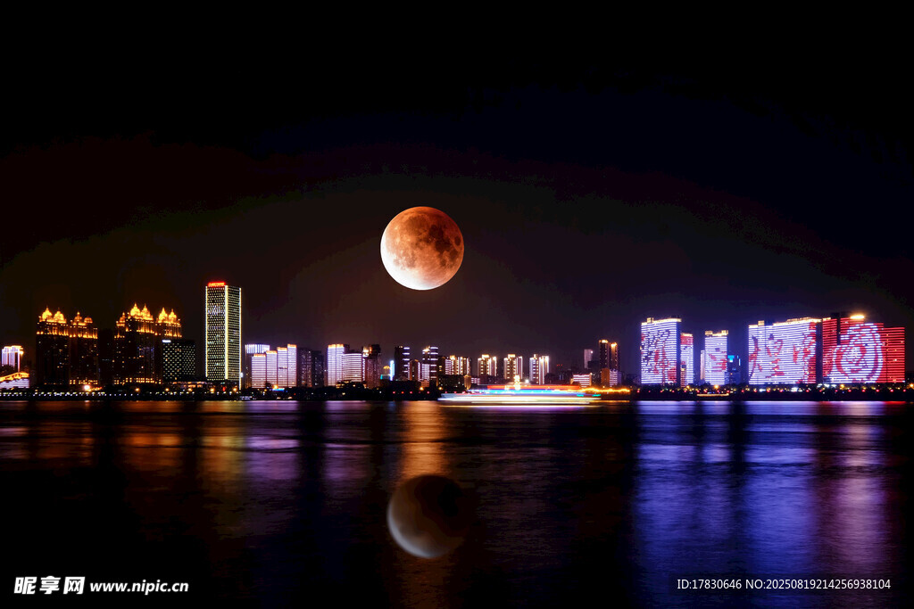 武汉红月全食夜景