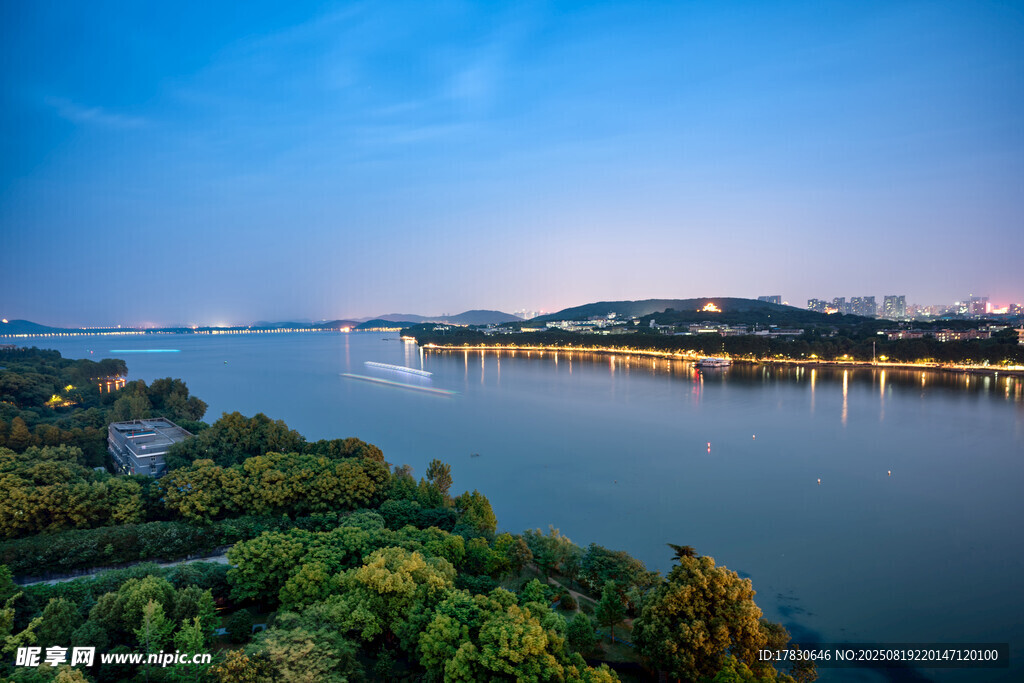 武汉东湖夜色