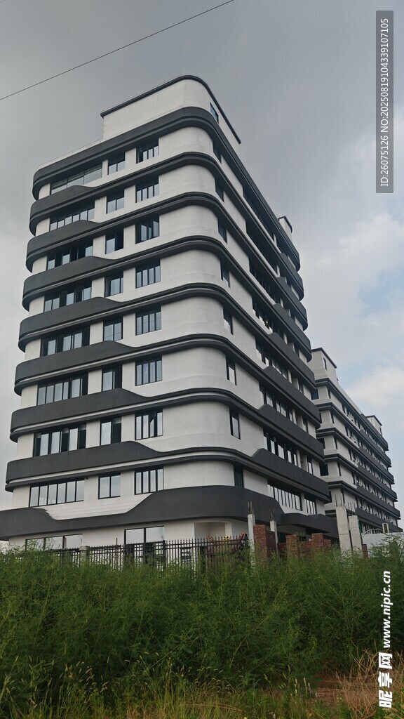 现代风格多层住宅楼外观