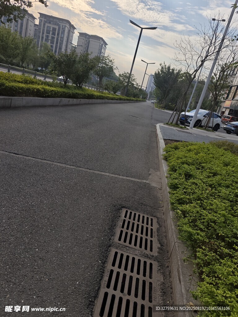 城市道路边的排水设施