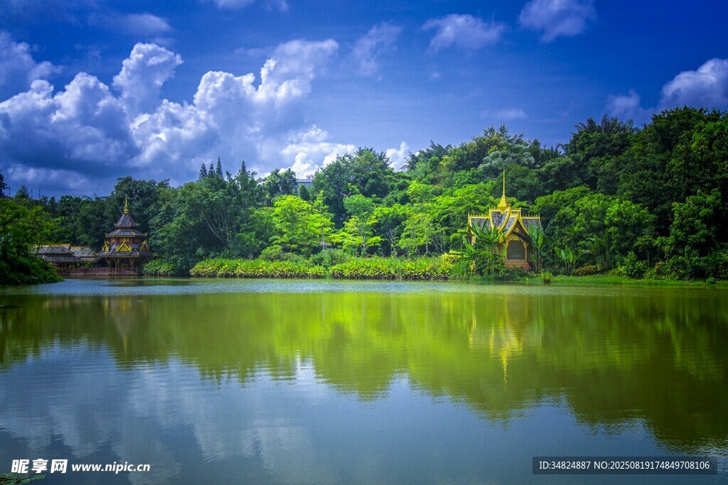 湖畔青山美景