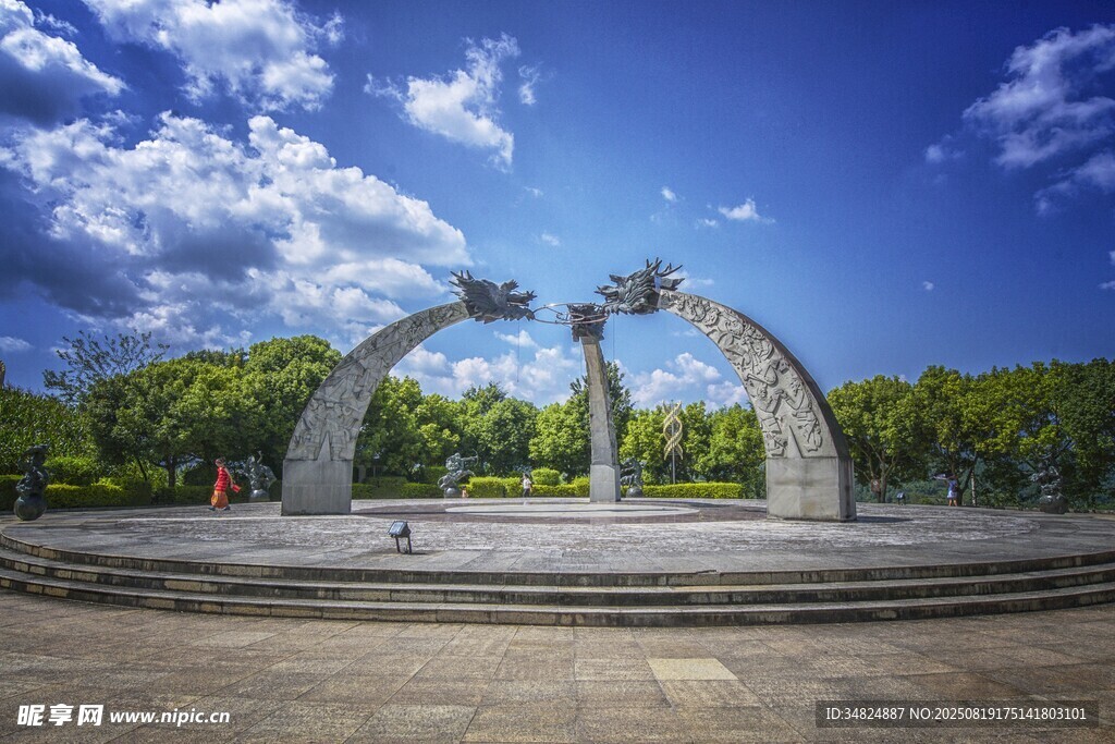 城市广场独特拱形景观