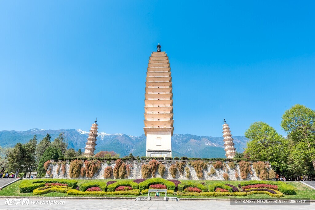 大理崇圣寺三塔风景图
